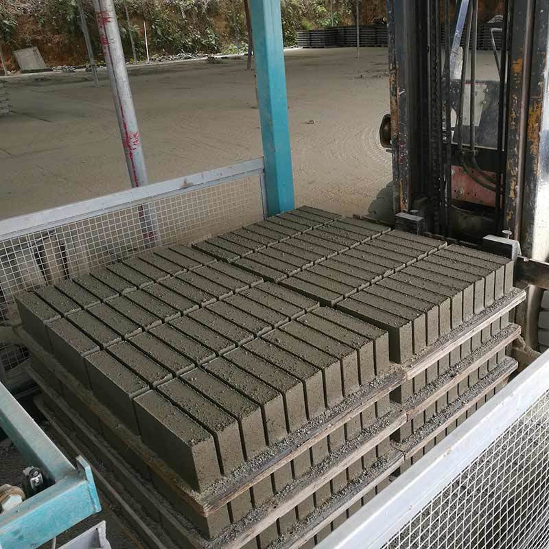 Membuka Kunci Potensi Mesin Pembuat Blok Turap dalam Industri Jentera Konkrit